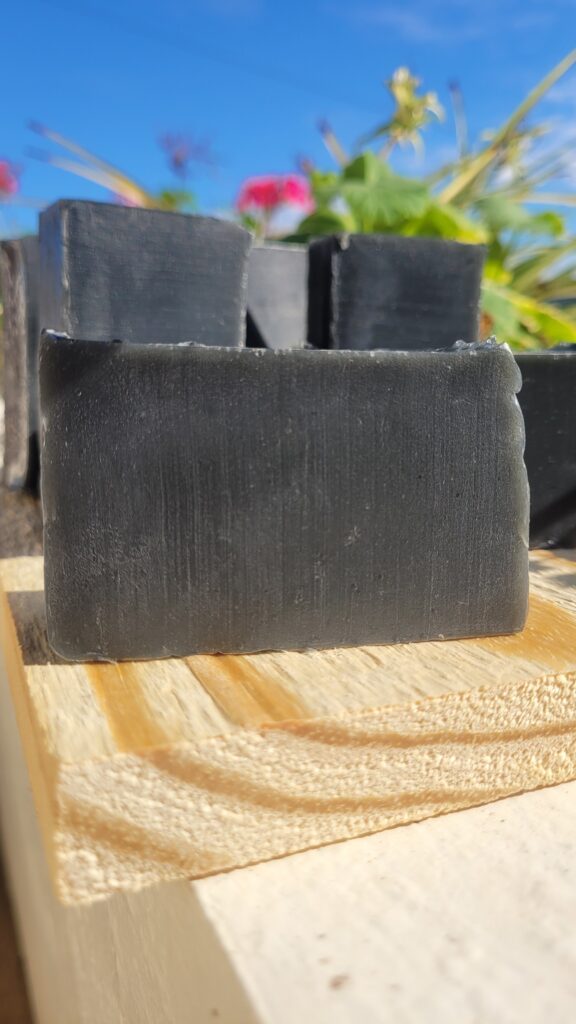 Sabonete Lama Negra: Purificação Detox com Argila Preta e Melaleuca | 120g