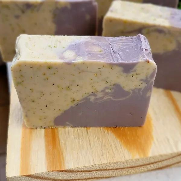 Sabonete Artesanal Lavanda e Camomila - Vista Lateral | Aroma & Arte
