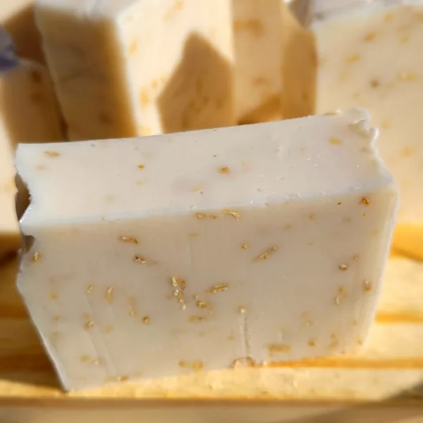 Sabonete Artesanal Aveia e Mel - Esfoliação Suave | Aroma & Arte